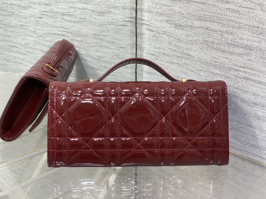 Сумка Miss Caro 24 см фото 4