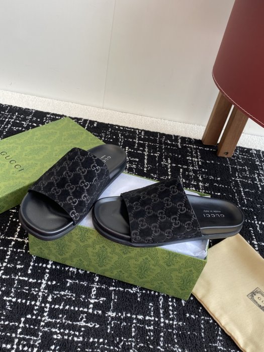 Шлепанцы фото 3