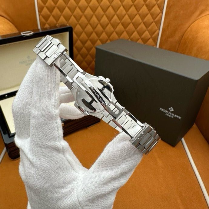 Годинник наручні Patek Philippe Sports Elegance Series 7010/1G-010 Nautilus 32 мм фото 2