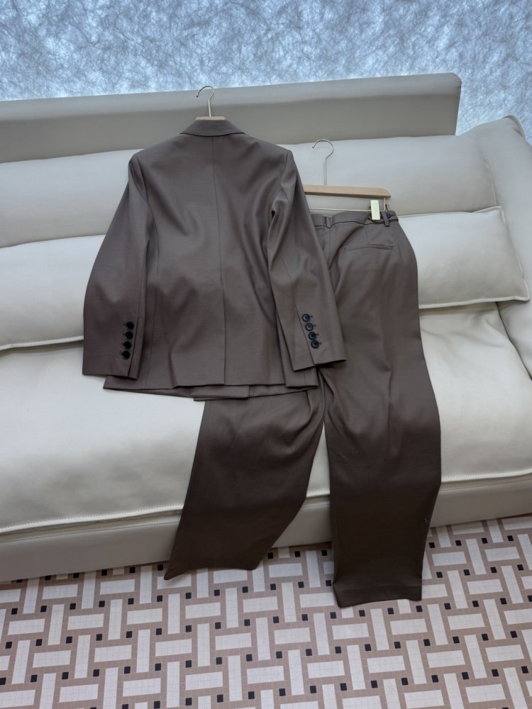 Костюм женский фото 4