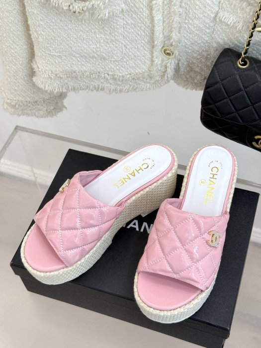 Шлепанцы женские фото 2