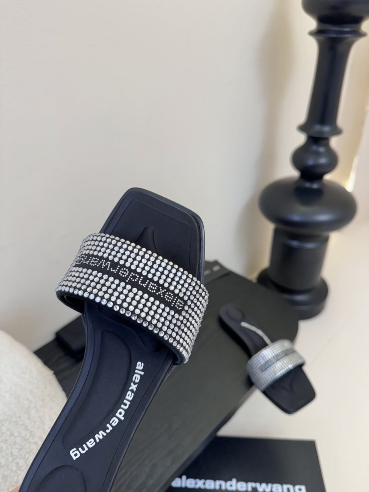 Шлепанцы женские фото 6