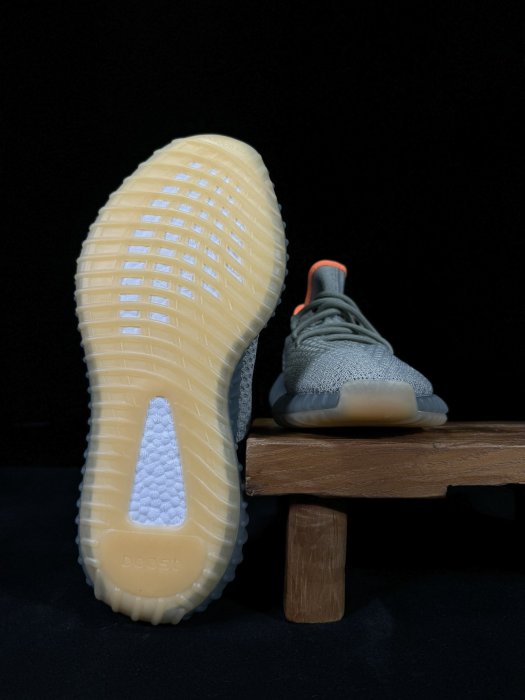 Кроссовки Yeezy 350V2 фото 3