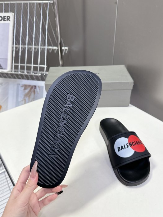 Шлепанцы фото 9