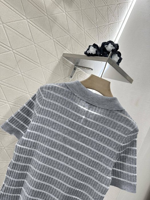 T-shirt women's фото 4