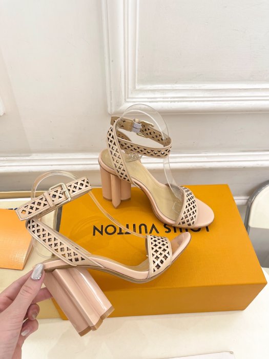 Босоножки фото 4