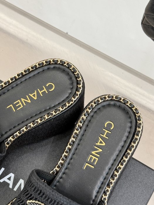 Шлепанцы женские фото 8