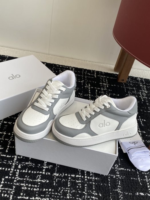 Кроссовки женские фото 3