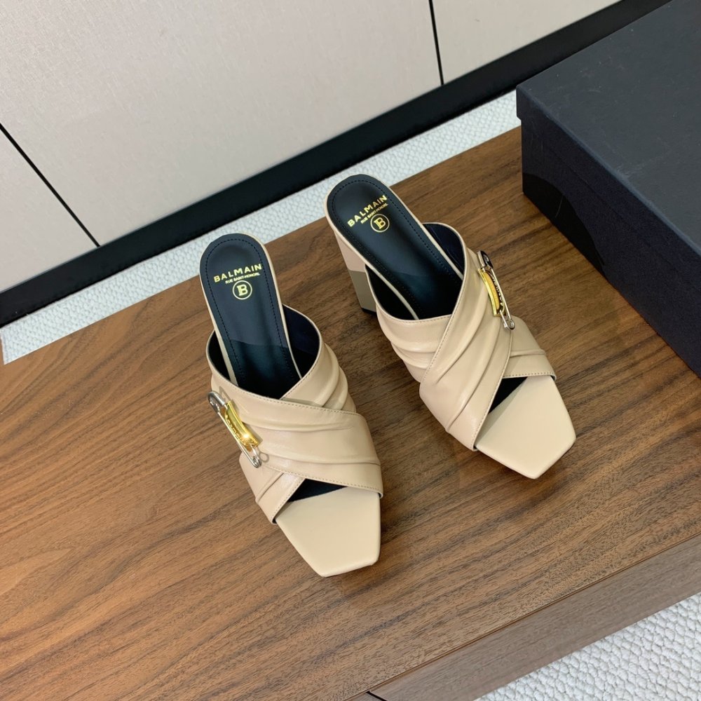 Босоножки фото 5