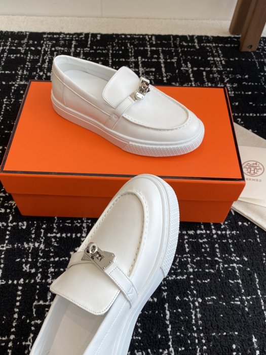 Лоферы кожаные женские фото 7