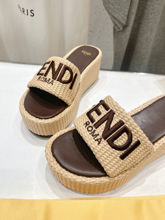 Шлепанцы фото 7