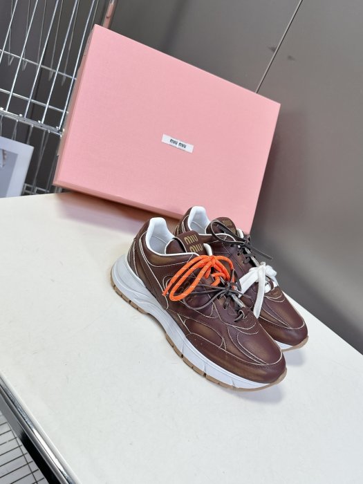 Кроссовки женские фото 2