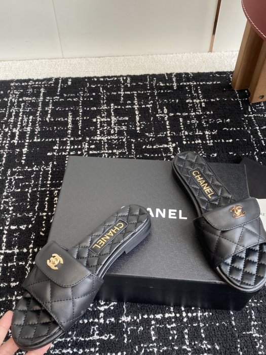 Шлепанцы женские фото 7