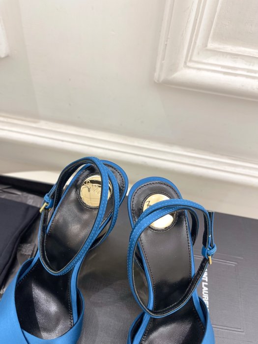 Босоножки фото 8