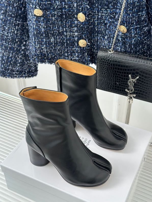Кожаные женские ботинки с раздвоенным носком черные фото 9