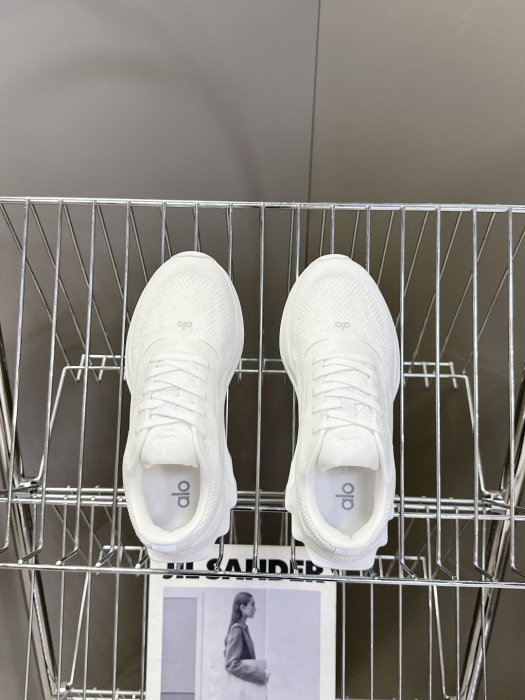 Кроссовки женские фото 6