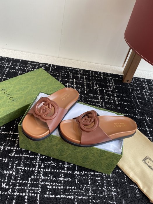 Шлепанцы фото 3