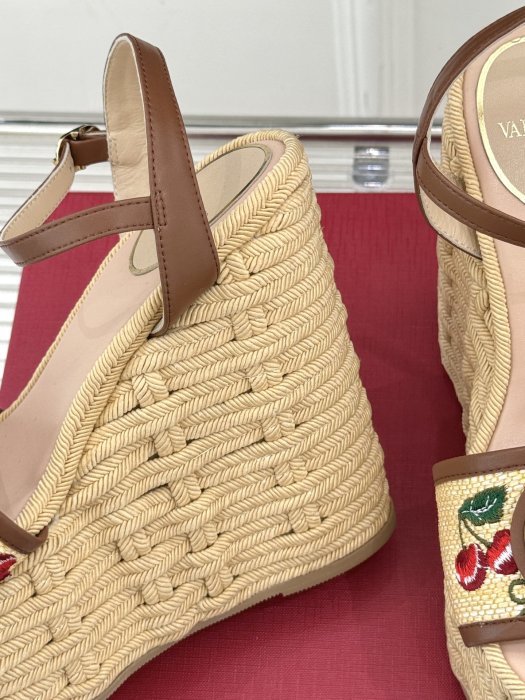 Босоножки фото 6