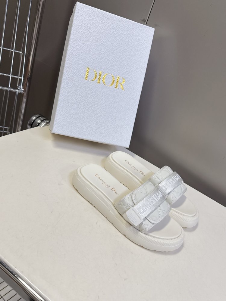 Шлепанцы женские фото 2