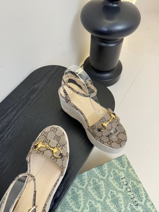 Босоножки фото 4