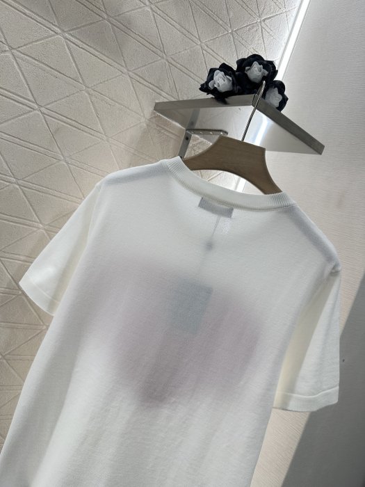 T-shirt women's фото 4