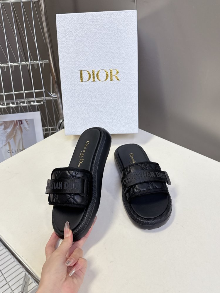 Шлепанцы женские фото 4