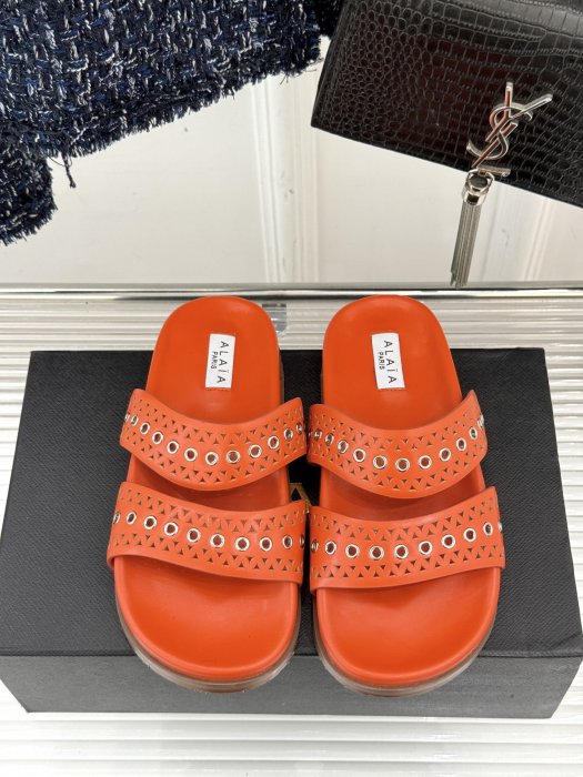 Шлепанцы женские фото 4