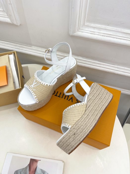 Босоножки фото 5