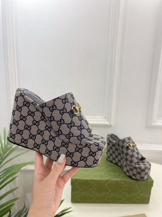 Босоножки фото 5