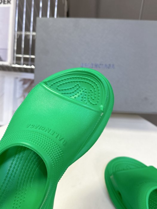 Шлепанцы фото 7