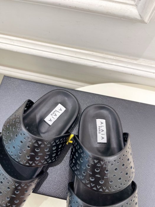 Шлепанцы женские фото 7