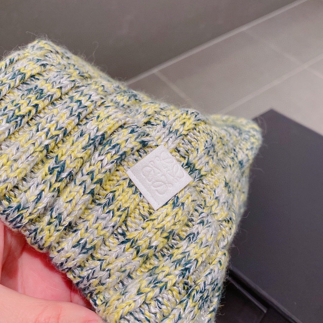 Woolen knitted a cap фото 5