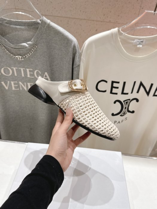 Шлепанцы женские фото 5