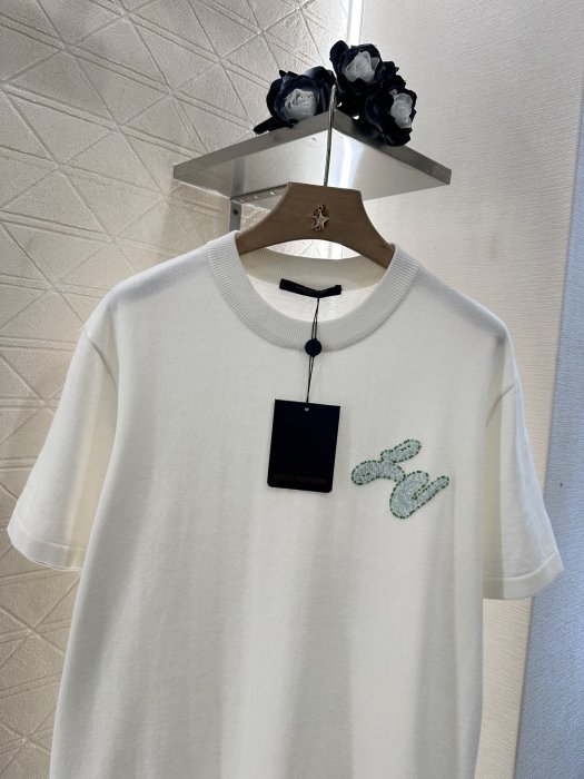 T-shirt women's фото 3