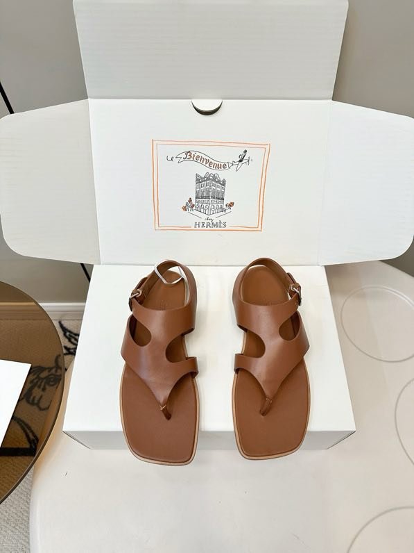 Сандалі шкіряні жіночі