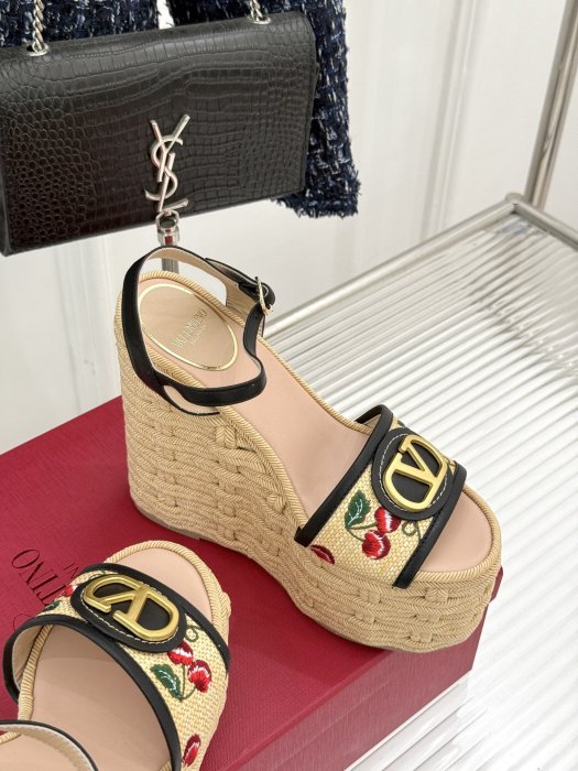 Босоножки фото 5