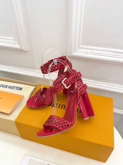 Босоножки фото 5