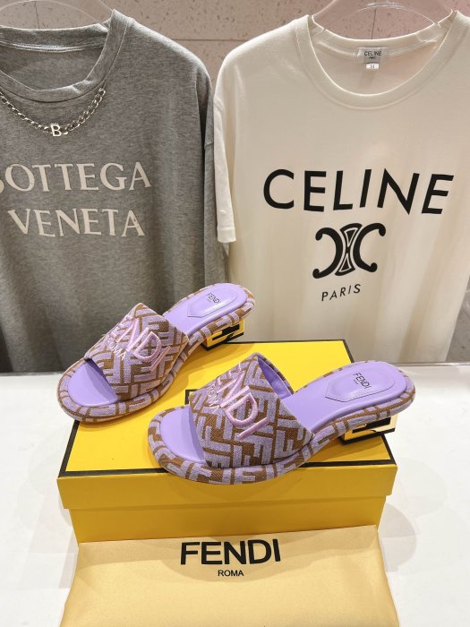 Шлепанцы фото 3