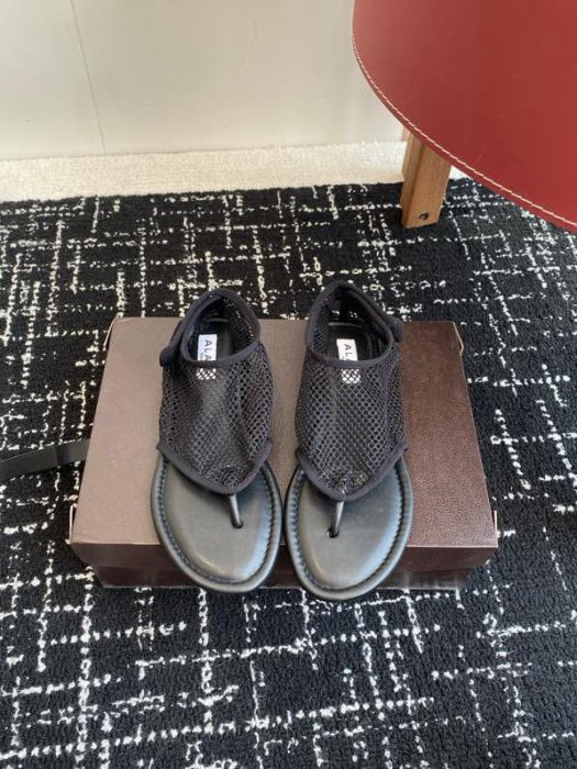 Сандалі жіночі фото 2