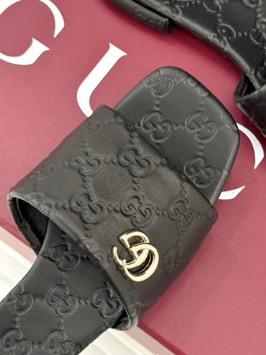 Шлепанцы фото 7