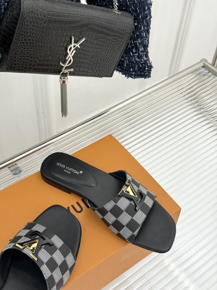 Шлепанцы женские фото 5