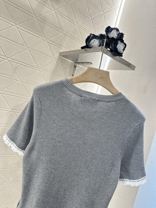 T-shirt women's фото 4