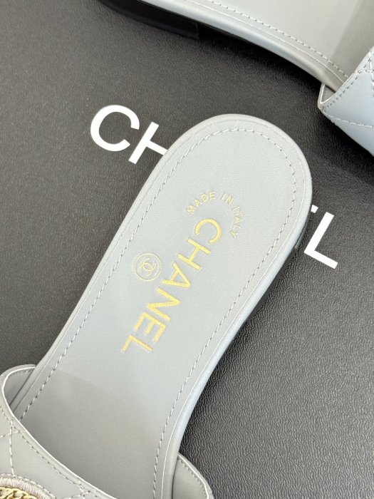 Шлепанцы женские фото 8