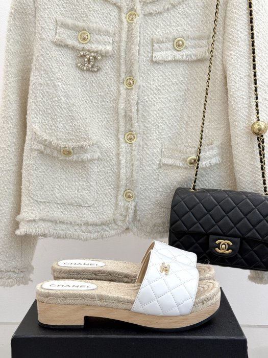 Шлепанцы женские