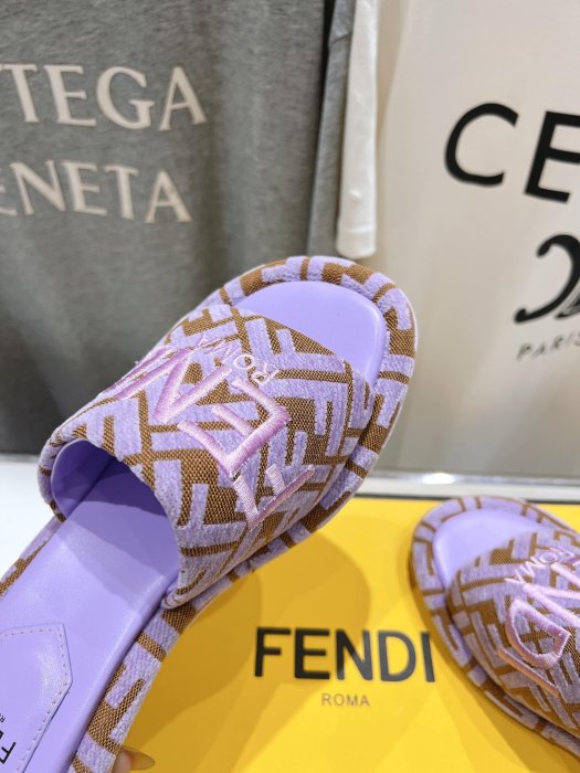 Шлепанцы фото 7