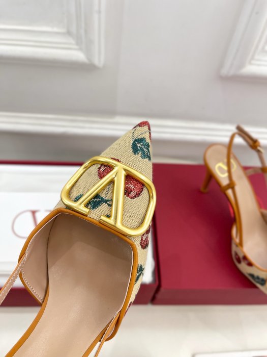 Босоножки фото 6