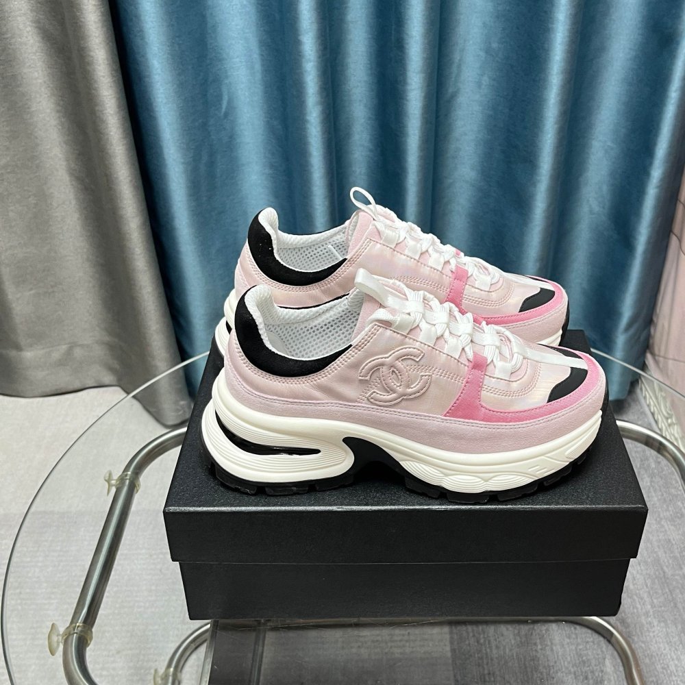 Кроссовки женские