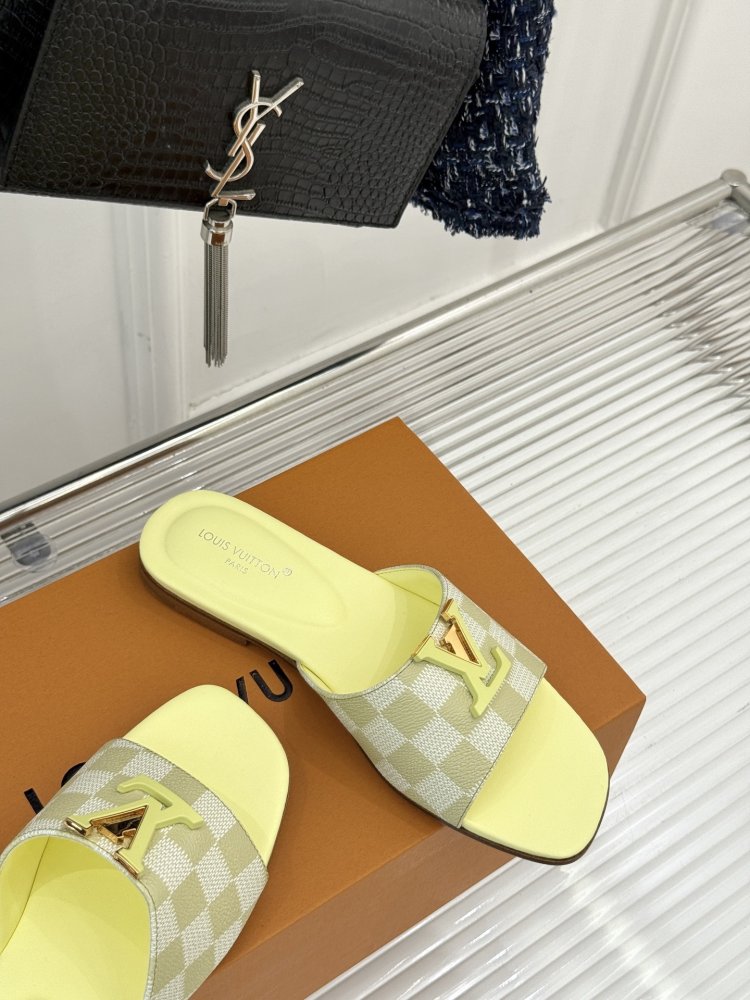 Шлепанцы женские фото 5