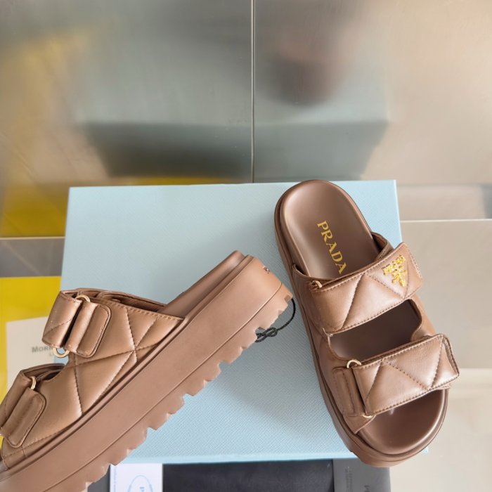 Шлепанцы фото 3