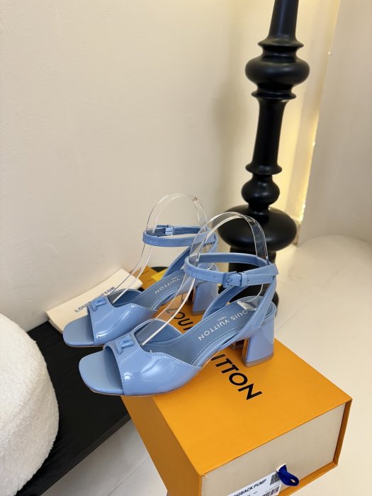 Босоножки фото 5